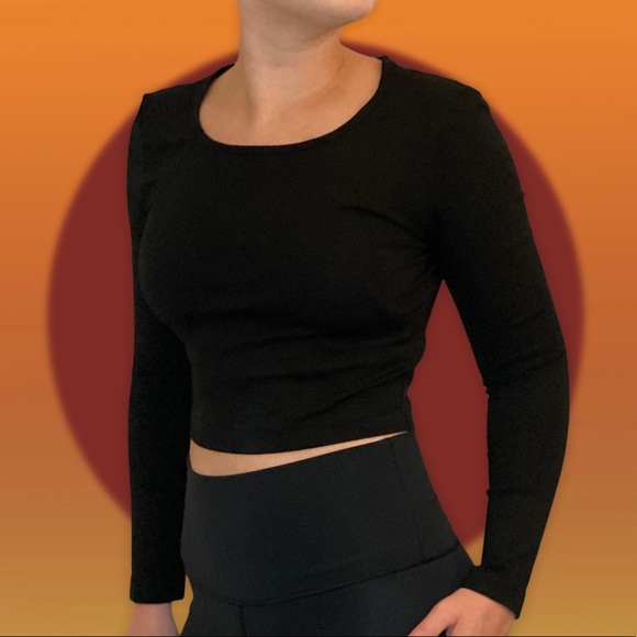 Talula Fitted Long Sleeve Crop Top from Aritzia - Picture 3 of 10